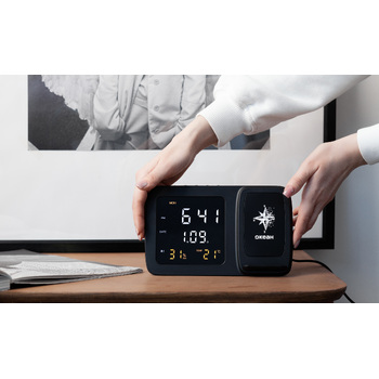 Настольные часы "Smart Screen" с беспроводным (15W) зарядным устройством, гигрометром, термометром, календарём, с подсветкой логотипа