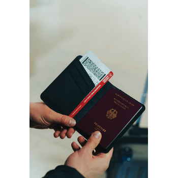 Обложка для паспорта Travelfinder с технологией Find My